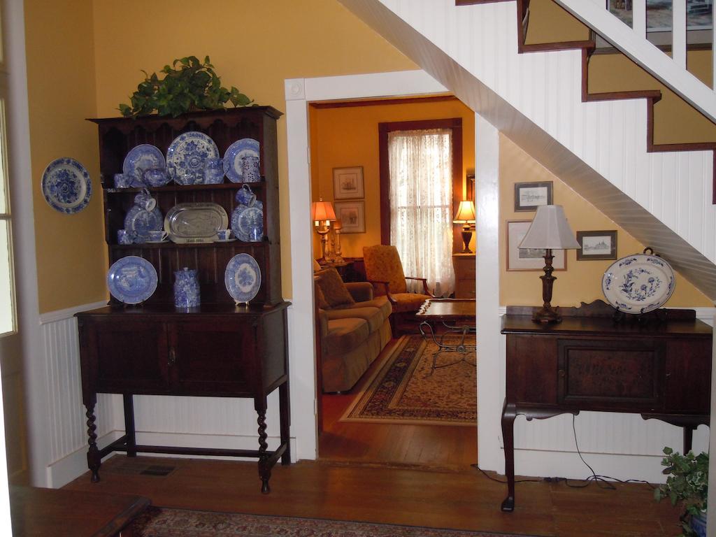 Carriage House Fredericksburg Bed and Breakfast Esterno foto