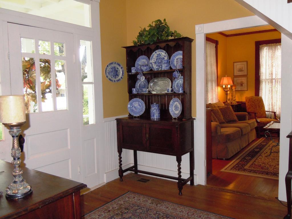 Carriage House Fredericksburg Bed and Breakfast Esterno foto