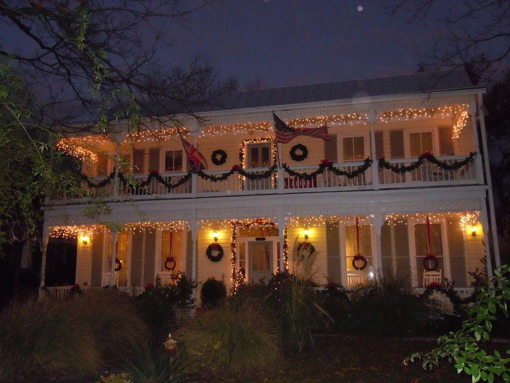 Carriage House Fredericksburg Bed and Breakfast Esterno foto