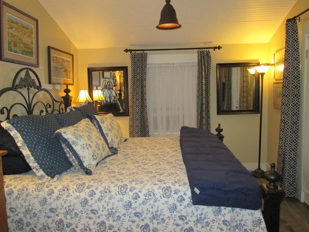 Carriage House Fredericksburg Bed and Breakfast Esterno foto