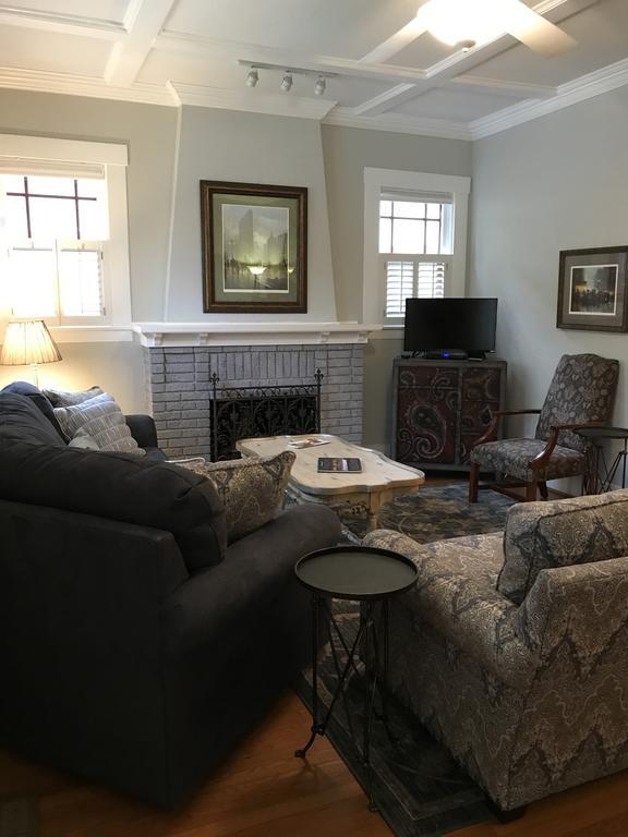 Carriage House Fredericksburg Bed and Breakfast Esterno foto