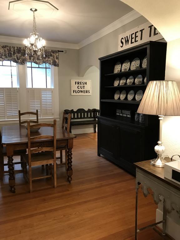 Carriage House Fredericksburg Bed and Breakfast Esterno foto